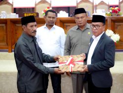 Rapat Paripurna DPRD Halmahera Tengah, Bupati Sampaikan Tiga Rancangan Peraturan Daerah