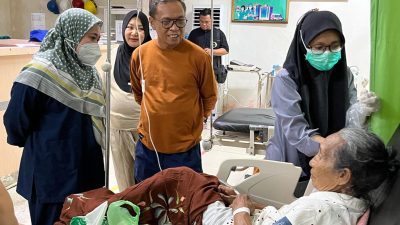 Sentuhan Humanis di Tengah Malam, Bupati dan Istri Beri Semangat Pasien RSUD Weda