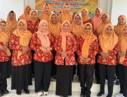 Sambut Natal dan Tahun Baru, DWP Bapenda Halteng Berbagi Sembako