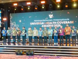 Terima Penghargaan UHC Kategori Madya, Pemkab Halsel Capai Cakupan Kesehatan Lebih dari 98 Persen