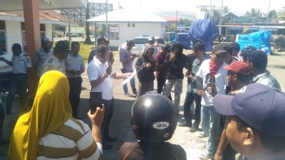 Mahasiswa Kasiruta Geruduk Dinas Perhubungan, Minta Atasi Transportasi Laut yang Mengisolasi Masyarakat