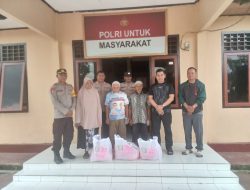 Wujud Kepedulian, Kapolda Maluku Utara Salurkan Puluhan Paket Bantuan Sosial di Weda Selatan