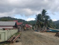 Anggaran Rp2,85 Miliar, Asal Material Proyek Jalan Jikohay Disorot Warga