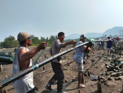 Peduli Kebutuhan Warga, Polsek Bacan Barat Gotong Royong Pasang Pipa Air Bersih