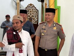 Wujudkan Commander Wish Kapolri, Kapolres Halteng Sholat Jumat Bersama Warga Wedana