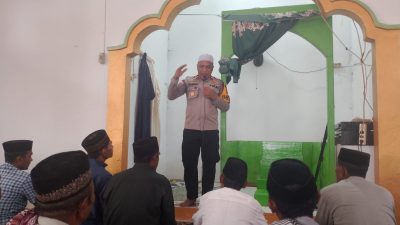Kapolsek Patani Gencarkan Jumat Keliling dan Minggu Kasih, Ajak Masyarakat Jaga Kamtibmas